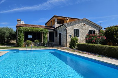 Poreč, Umgebung, Luxuriöse Villa mit Pool und wunderschönem Garten 5 km vom Meer entfernt