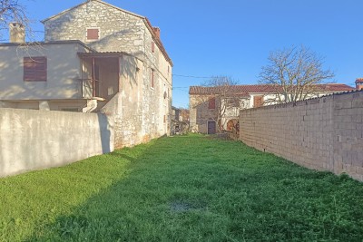 Poreč, surroundings, House for renovation with additional building