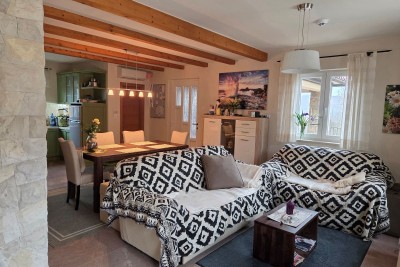 Charming Family House with Swimming Pool and Garden in an Idyllic Location Between Labin and Pazin!