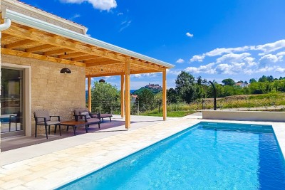 Motovun, okolica, Prekrasna prizemnica s bazenom i pogledom na Motovun