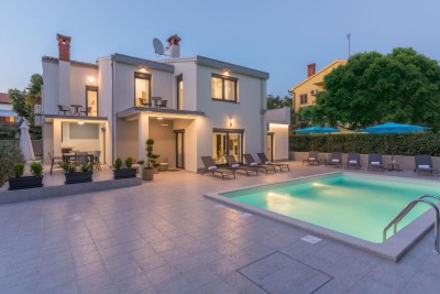 Poreč, Samostojeća vila s bazenom na luksuznoj lokaciji 300 metara od mora