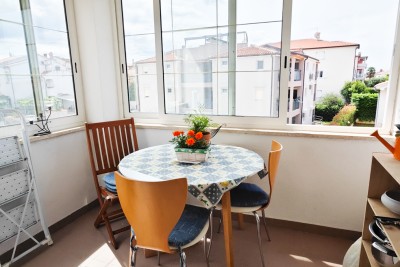 Poreč, erweiterte Innenstadt, Zweigeschossige geräumige Wohnung, 500 m vom Meer