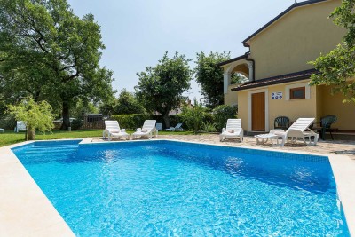 Novigrad, okolica, Pansion s 9 soba, restoranom, velikim stanom i bazenom, 5 km od mora