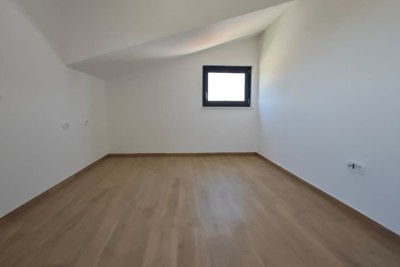 Poreč, okolica, Stan na 2. nadstropju novogradnje, 11 km od morja