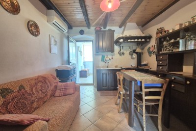 Authentisches istrisches Steinhaus mit großem Grundstück in der Nähe von Poreč!