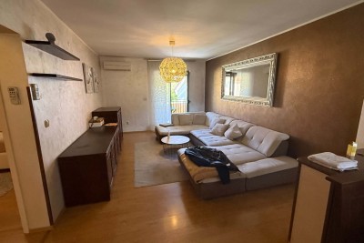 DREIZIMMERWOHNUNG; ZENTRUM VON VRSAR; MEERESNÄHE!