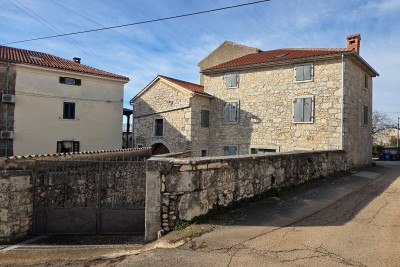 Poreč, Višnjan, okolica, Kamena autohtona kuća djelomično renovirana, 10 km od mora