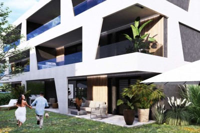 Umag, okolica, Stan na drugom katu s prostranom terasom 2 km od mora