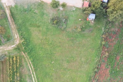 Poreč, surroundings, Construction land at the edge of the settlement, 5 km from the sea