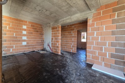 Poreč, okolica, Stan u prizemlju s vrtom i pogledom na more, 7 km od mora