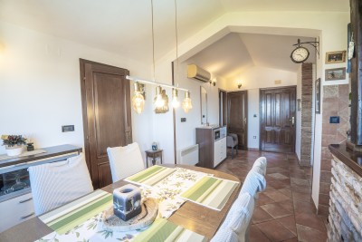 Poreč, okolica, Prostrani stan na 3. katu s pogledom na more, 4 km od mora