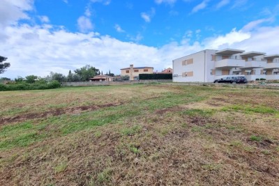 Poreč, Tar - EKSKLUZIVA AGENCIJE - Građevinsko zemljište na rubu urbanizacije, 3 km od mora