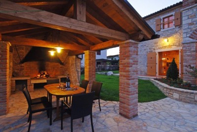 Poreč, okolica, Renovirana autohtona kamena kuća s bazenom, 14 km od mora