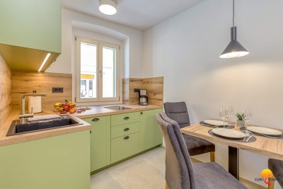 Vrsar, Renovated House in the Center with 3 Apartments 350 m from the Sea