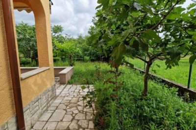 Poreč, okolica, Dvojna obiteljska kuća s okućnicom, 2 km od mora