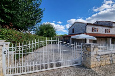 Poreč, Tar - EXKLUSIV DER AGENTUR - Zwei Steinhäuser 3 km vom Meer