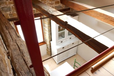 Istra, Oprtalj, Kamena kuća s 3 apartmana i dva poslovna prostora