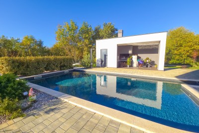 Poreč, okolí, moderní luxusní vila s bazénem, 12 km od moře